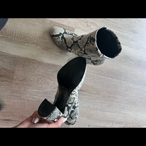 Snakeskin booties - Picture 3 of 3